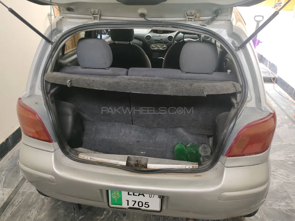 Toyota Vitz 2004 for Sale in Kohat Image-1