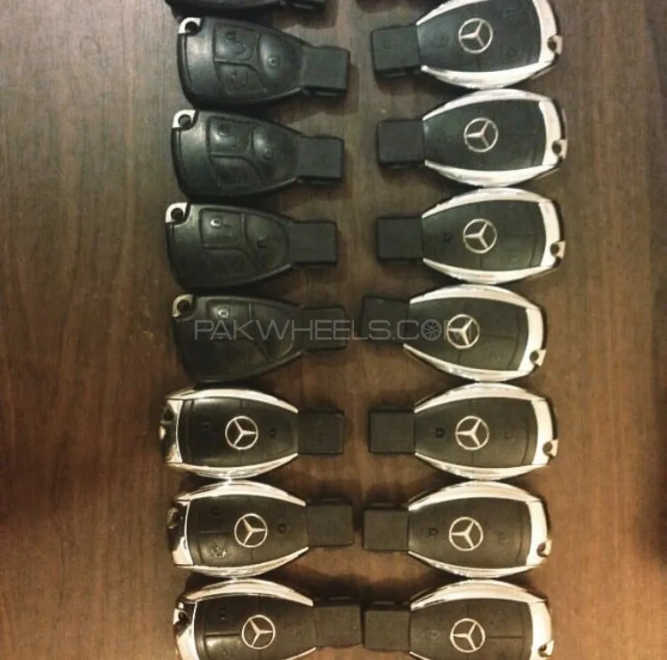 Mercedes benz keys available with programming at your door steps karachi Image-1