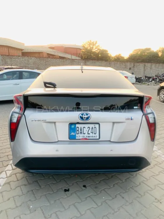 Toyota Prius 2017 for Sale in Lahore Image-1