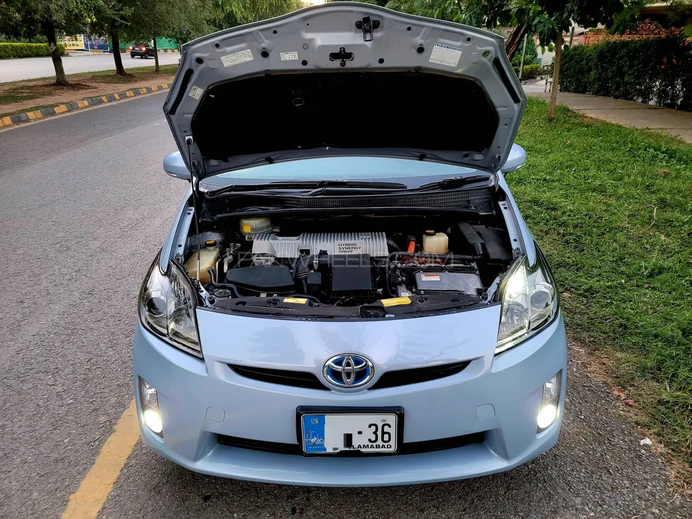 Toyota Prius 2011 for Sale in Islamabad Image-1