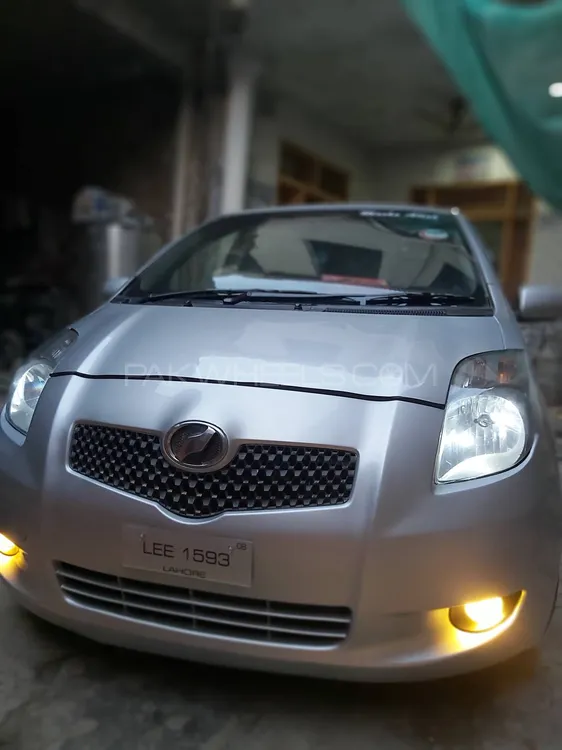 Toyota Vitz 2005 for Sale in Peshawar Image-1
