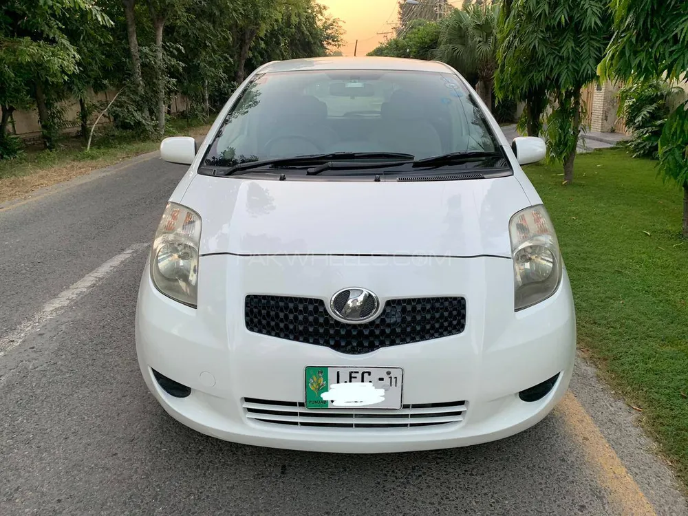 Toyota Vitz 2006 for Sale in Lahore Image-1