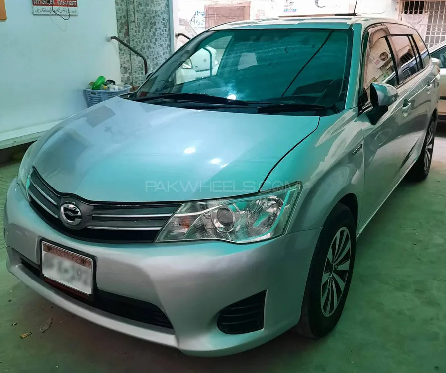 Toyota Corolla Fielder Hybrid 2013 for sale in Karachi | PakWheels