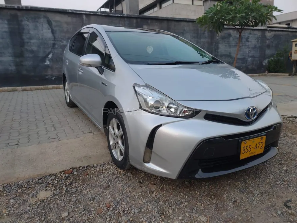 Toyota Prius Alpha 2017 for Sale in Islamabad Image-1