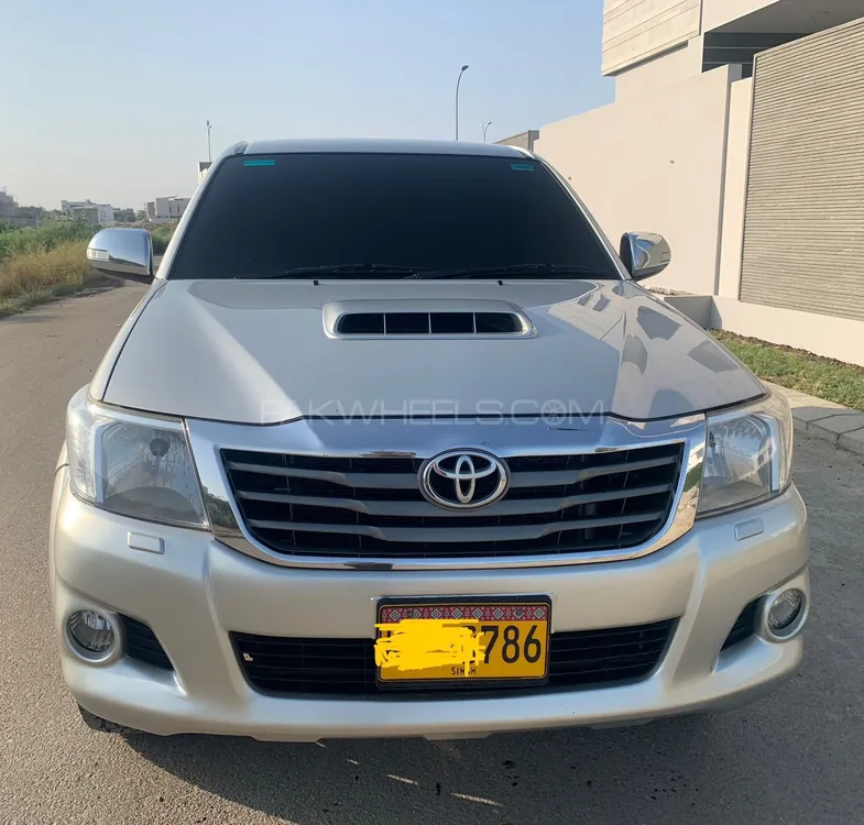 Toyota Hilux 2011 for Sale in Karachi Image-1