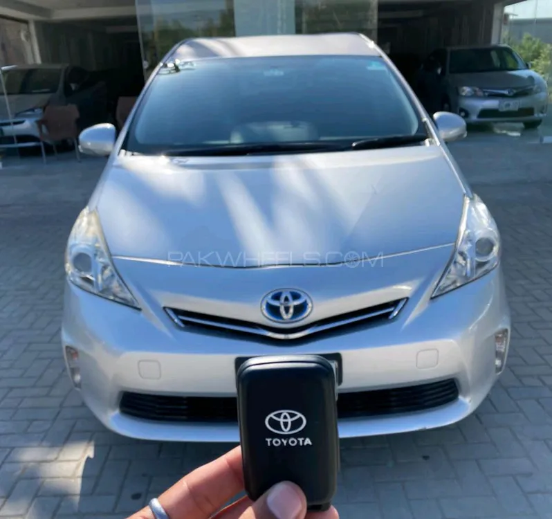 Toyota Prius Alpha 2014 for Sale in Islamabad Image-1