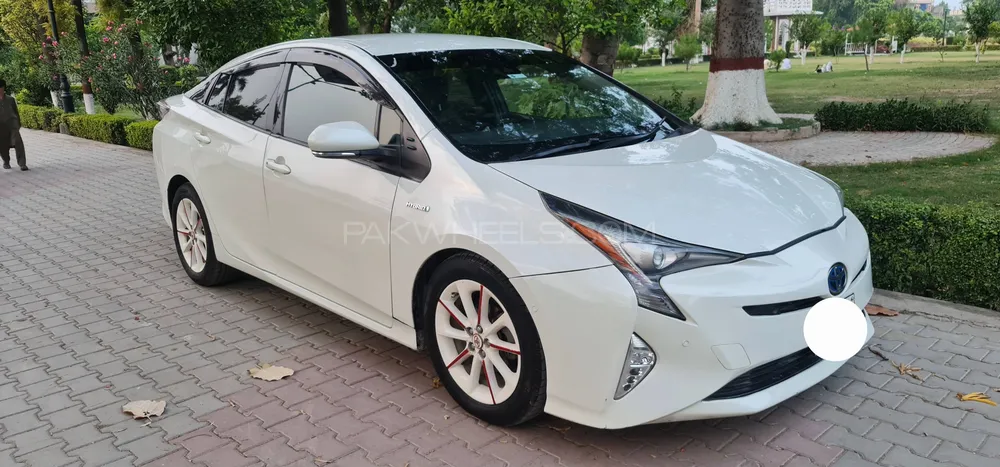 Toyota Prius 2016 for Sale in Peshawar Image-1