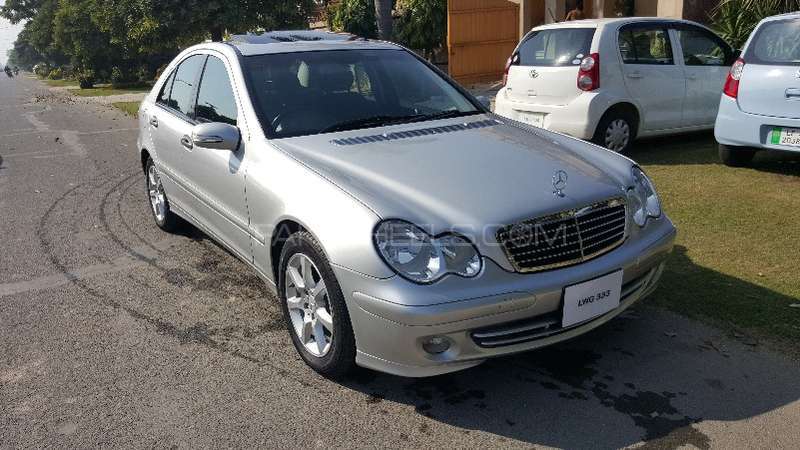 Mercedes Benz C Class 2004 for Sale in Lahore Image-1