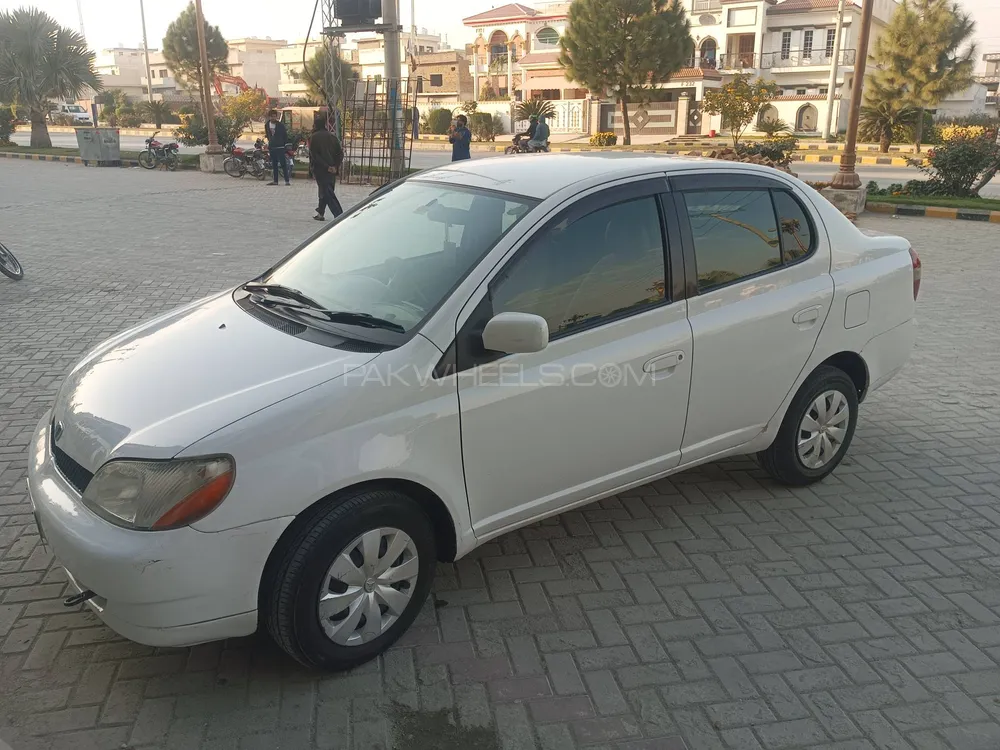 Toyota Platz 2002 for Sale in Wah cantt Image-1