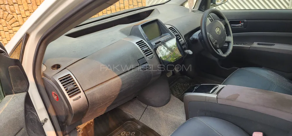 Toyota Prius 2011 for Sale in Karachi Image-1