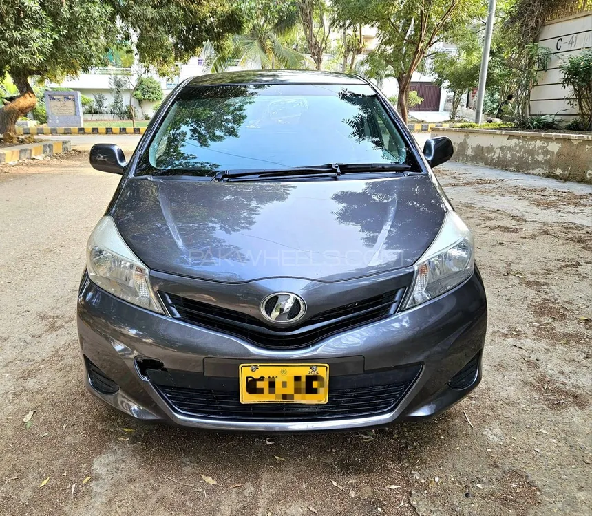 Toyota Vitz 2011 for Sale in Karachi Image-1