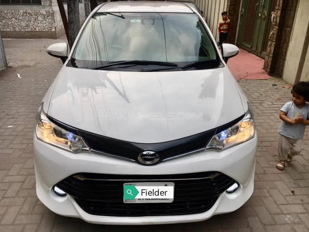 Toyota Corolla Fielder 2017 for Sale in Gujranwala Image-1