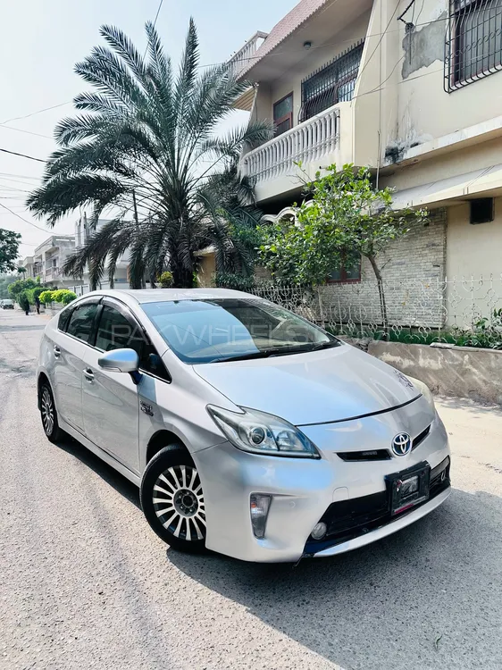 Toyota Prius 2013 for Sale in Karachi Image-1