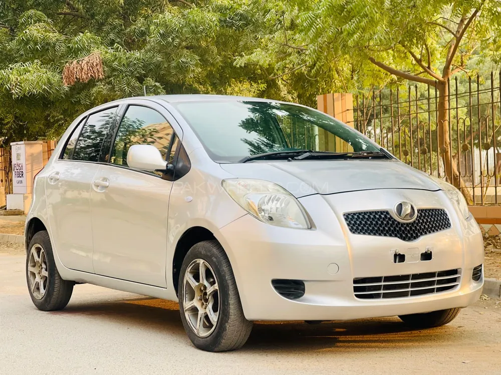 Toyota Vitz 2005 for Sale in Karachi Image-1