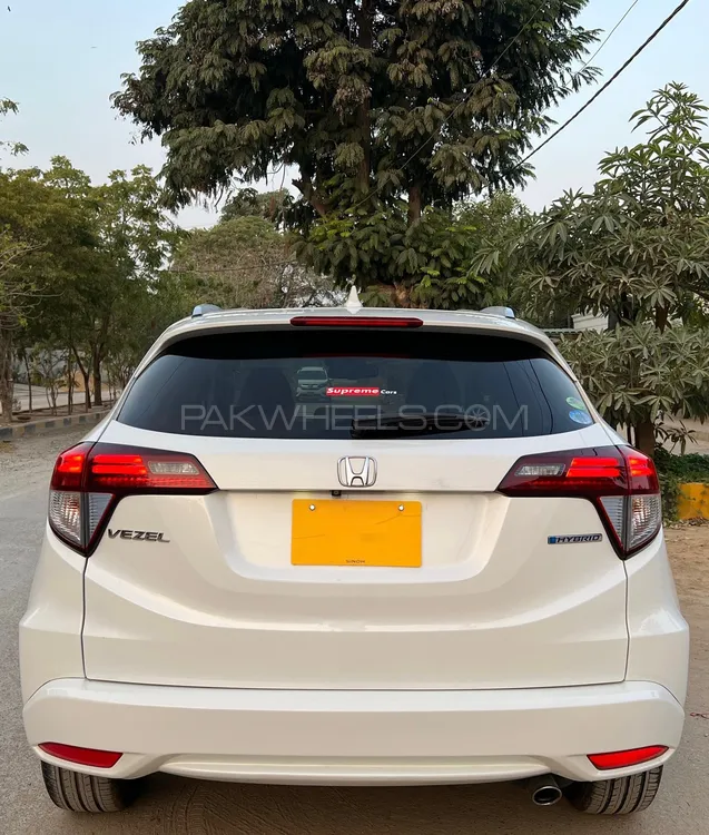 Honda Vezel 2015 for Sale in Karachi Image-1
