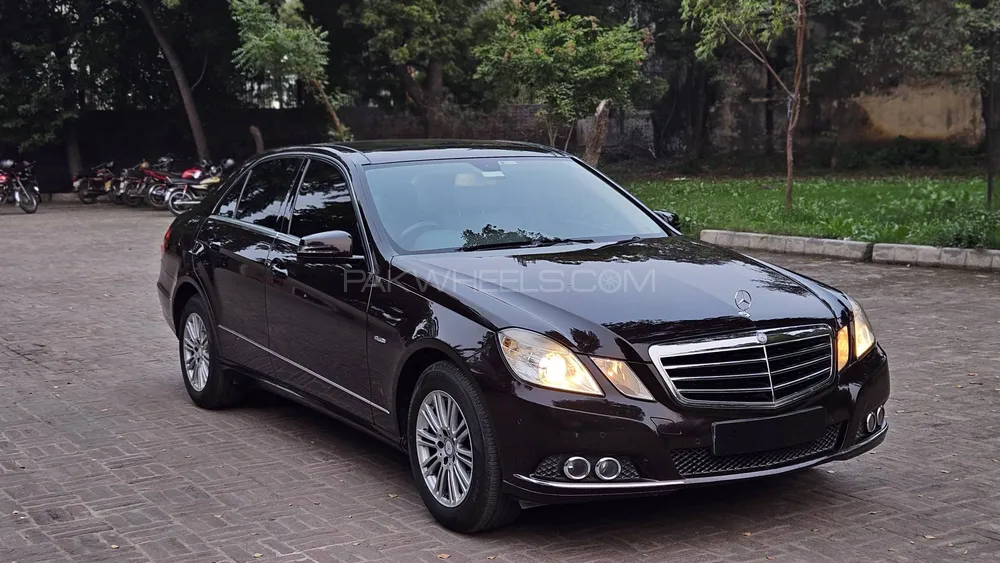 Mercedes Benz E Class 2011 for Sale in Lahore Image-1