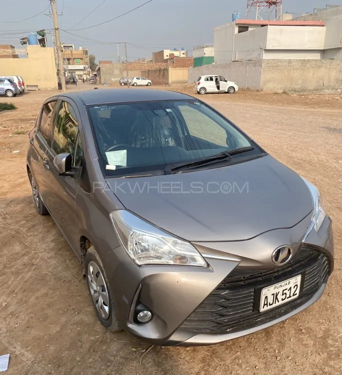 Toyota Vitz 2018 for Sale in Mian Channu Image-1