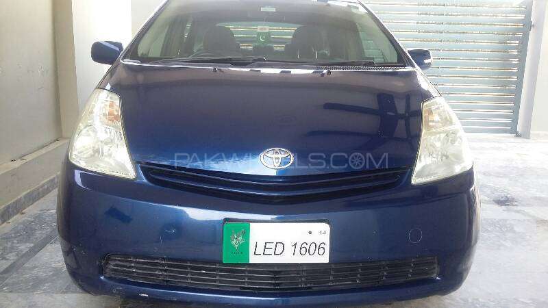 Toyota Prius 2004 for Sale in Islamabad Image-1