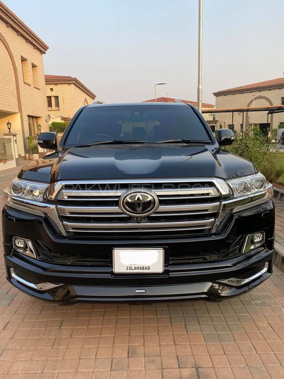 Toyota Land Cruiser 2017 for Sale in Islamabad Image-1