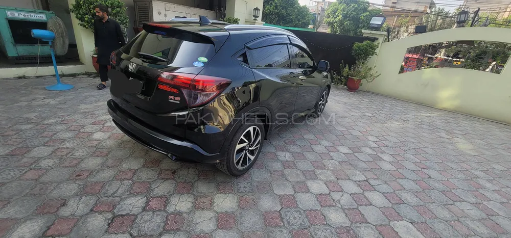 Honda Vezel 2016 for Sale in Sialkot Image-1