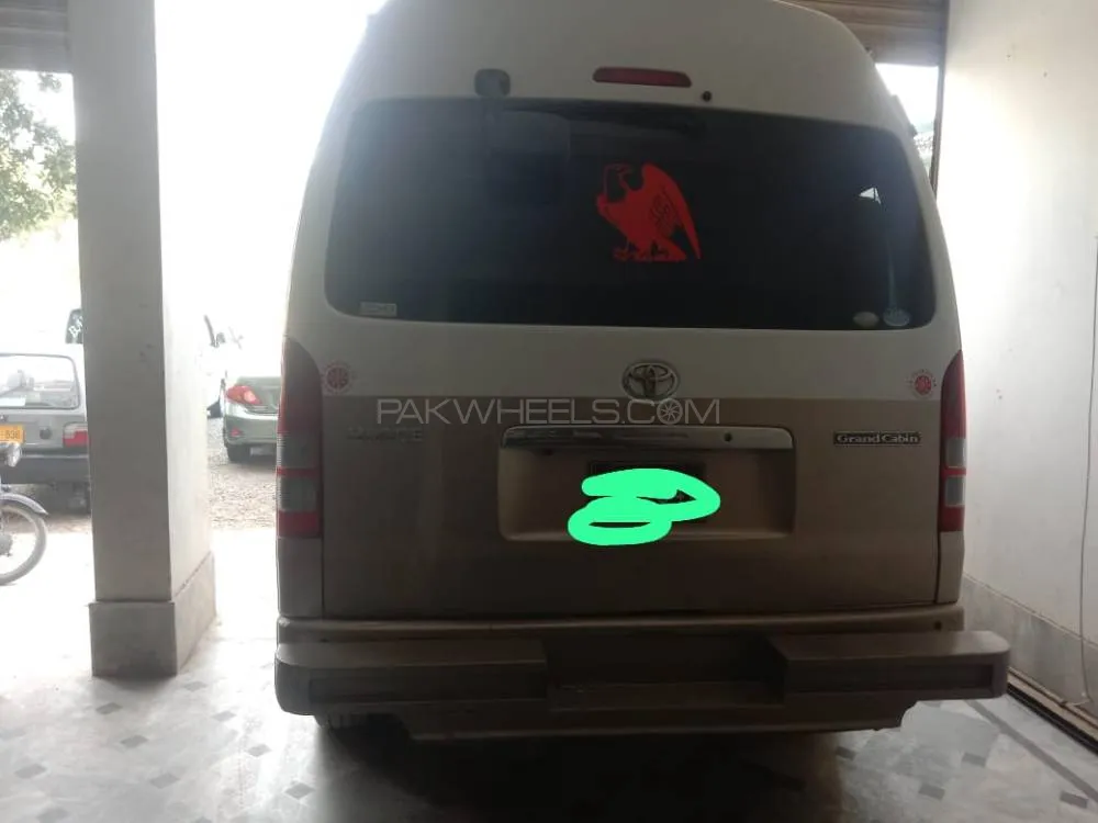 Toyota Hiace 2011 for Sale in Karachi Image-1