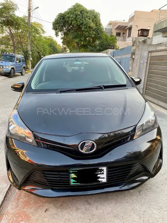 Toyota Vitz 2015 for Sale in Lahore Image-1