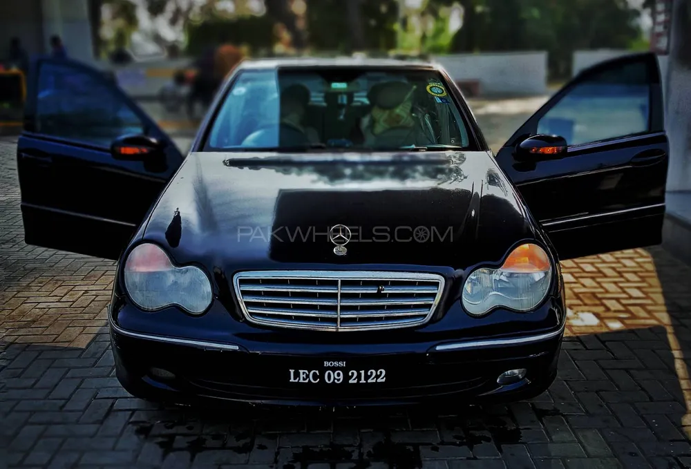 Mercedes Benz C Class 2003 for Sale in Lahore Image-1
