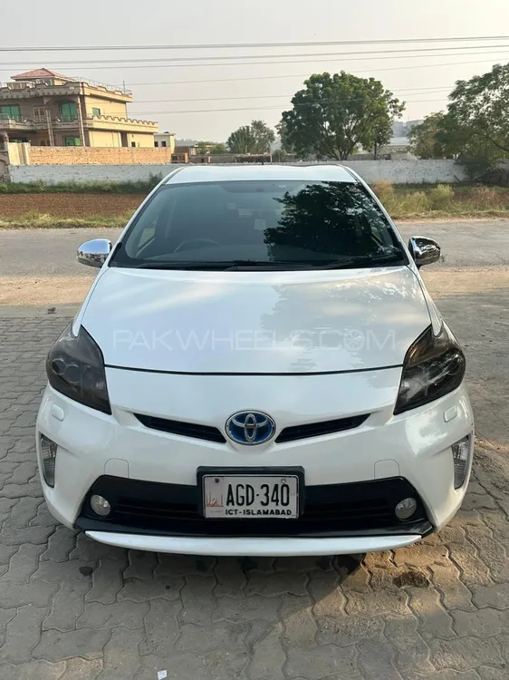 Toyota Prius 2014 for Sale in Fateh Jang Image-1