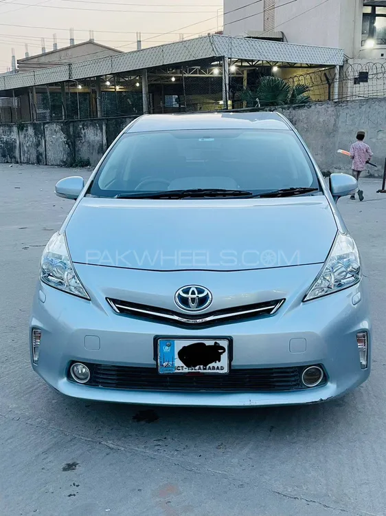 Toyota Prius Alpha 2011 for sale in Lahore