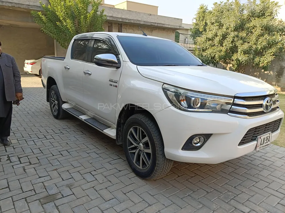 Toyota Hilux 2018 for Sale in Gujrat Image-1