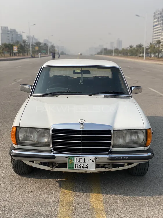 Mercedes Benz C Class 1980 for Sale in Peshawar Image-1