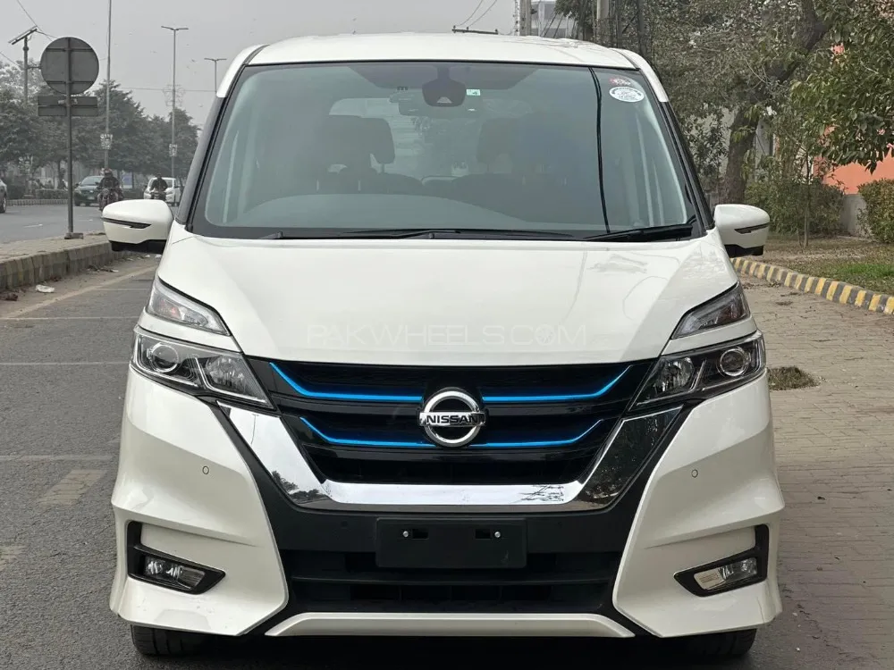 Nissan Serena HIGHWAY STAR 2018 for sale in Lahore | PakWheels