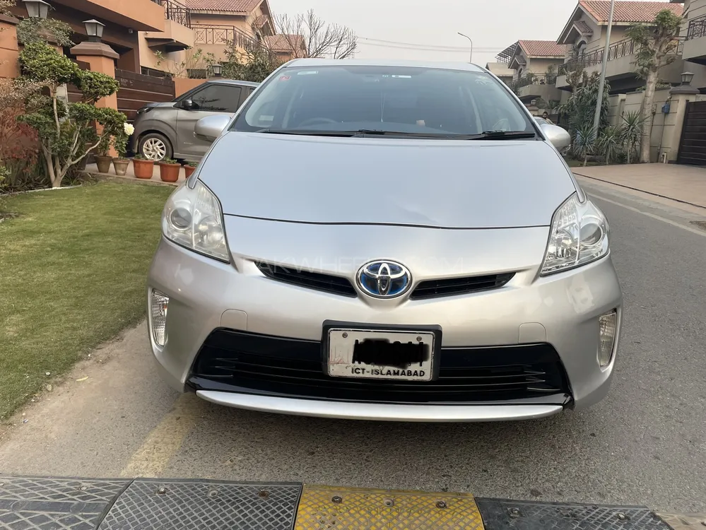 Toyota Prius 2013 for sale in Lahore | PakWheels