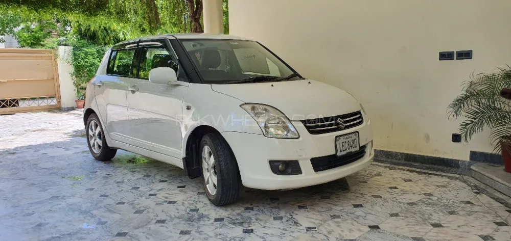 Suzuki Swift 2015 for Sale in Nowshera cantt Image-1