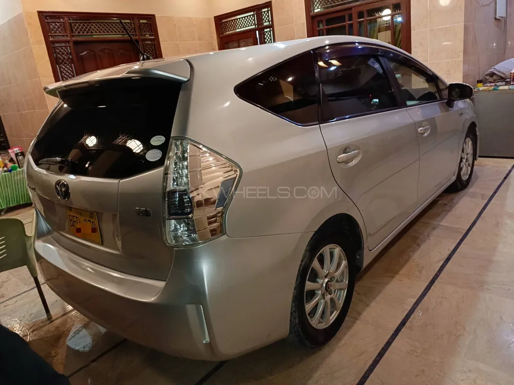 Toyota Prius Alpha 2011 for sale in Karachi