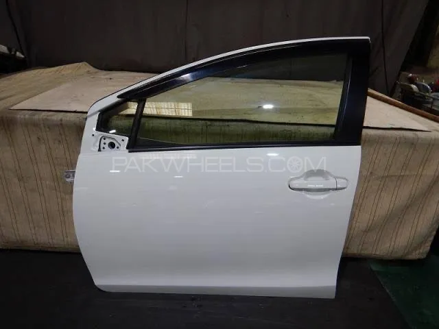 Toyota Aqua Front door in original paint pearl white Image-1