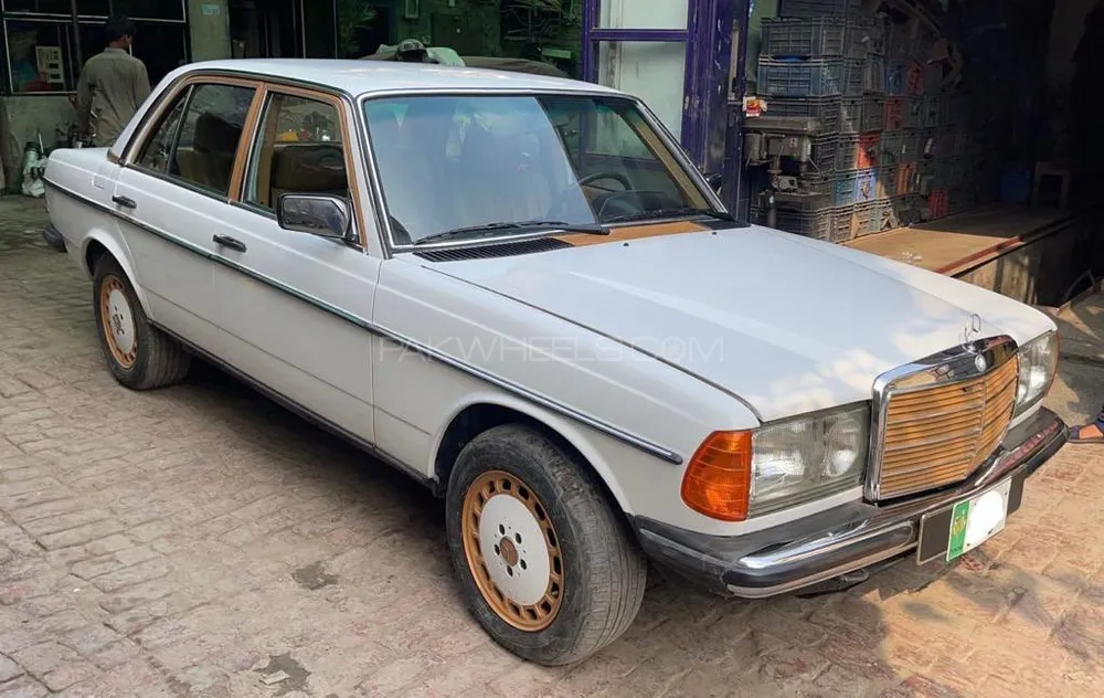 Mercedes Benz E Class 1982 for sale in Lahore