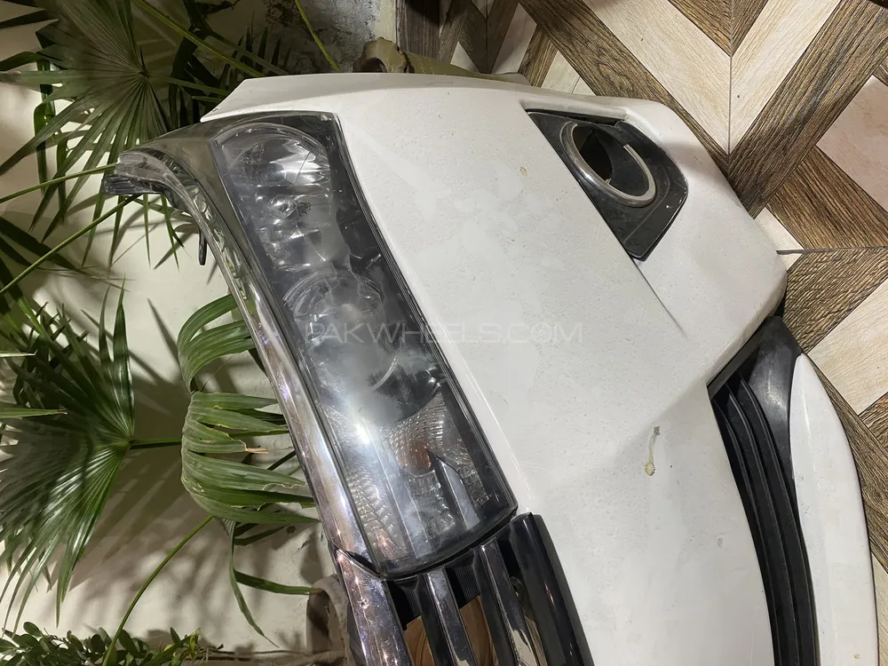 toyota bumper and light Image-1