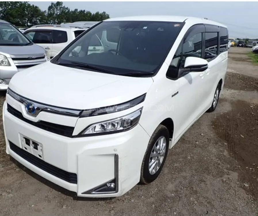Toyota Voxy 2018 for Sale in Peshawar Image-1