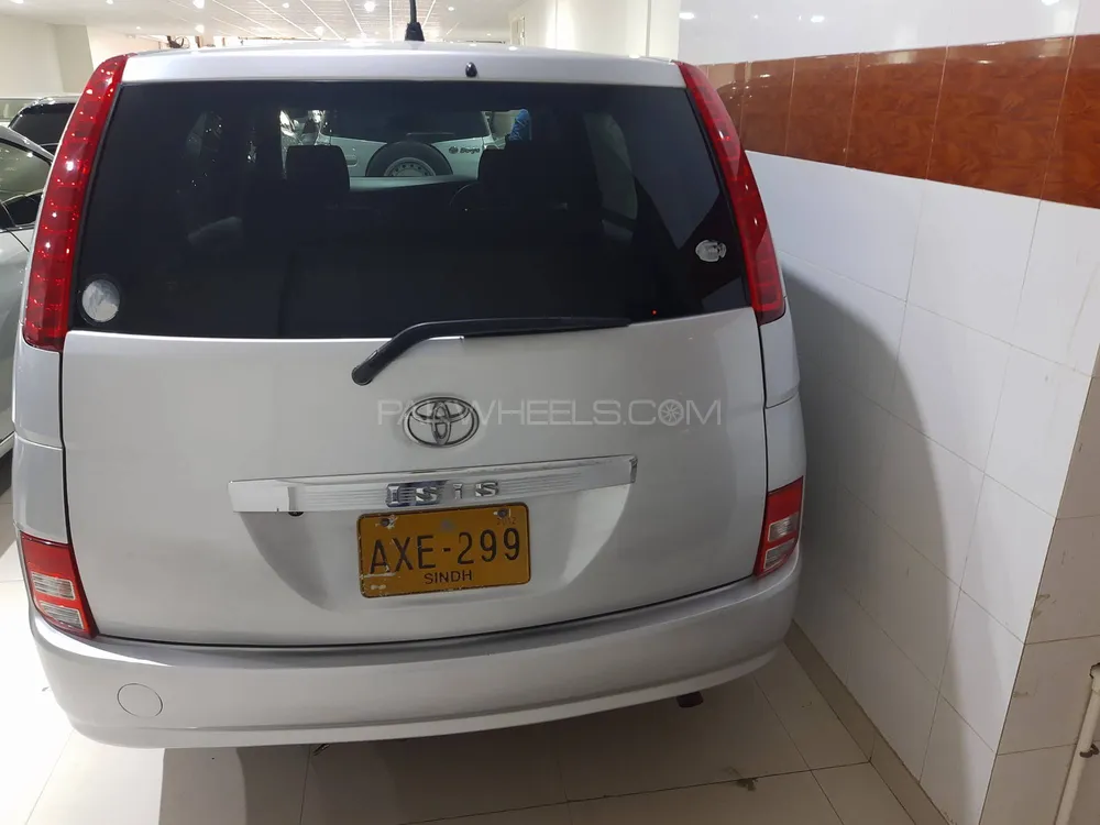 Toyota ISIS 2006 for Sale in Karachi Image-1