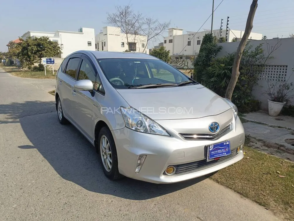 Toyota Prius Alpha 2013 for sale in Lahore