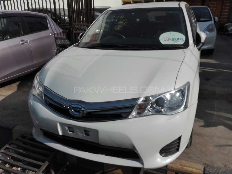 Toyota Corolla Axio 2012 for Sale in Karachi Image-1