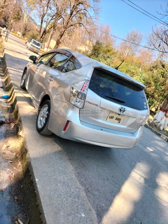Toyota Prius Alpha 2012 for sale in Abbottabad