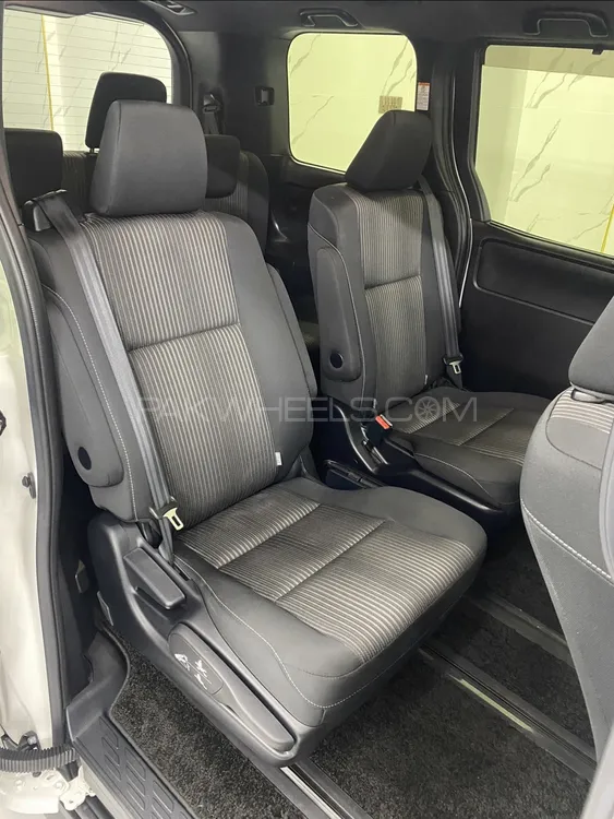 Toyota Voxy 2018 for Sale in Peshawar Toyota Voxy 2018 for Sale in Peshawar Image-11
