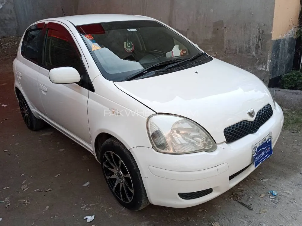 Toyota Vitz 2004 for sale in Lahore