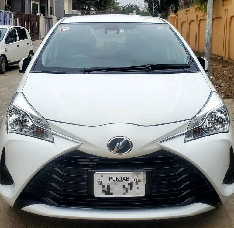 Toyota Vitz 2017 for Sale in Kharian Image-1