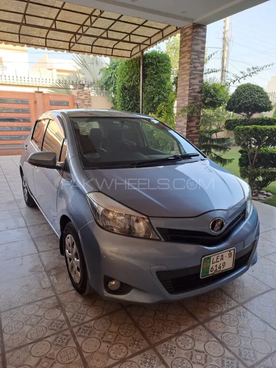 Toyota Vitz 2014 for Sale in Khanewal Image-1
