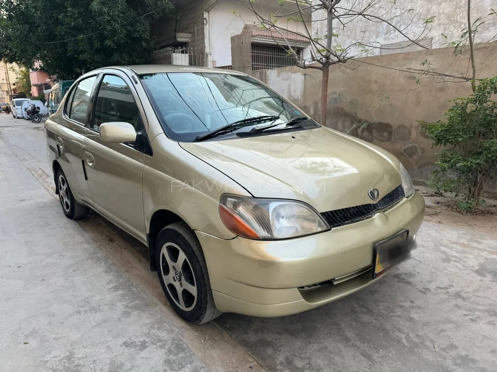 Toyota Platz 2000 for sale in Karachi