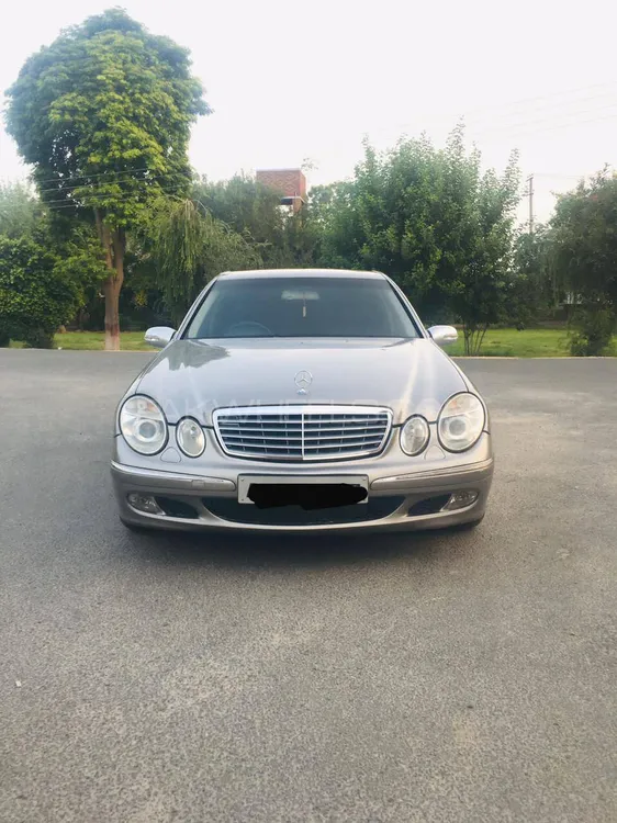 Mercedes Benz E Class 2004 for Sale in Burewala Image-1