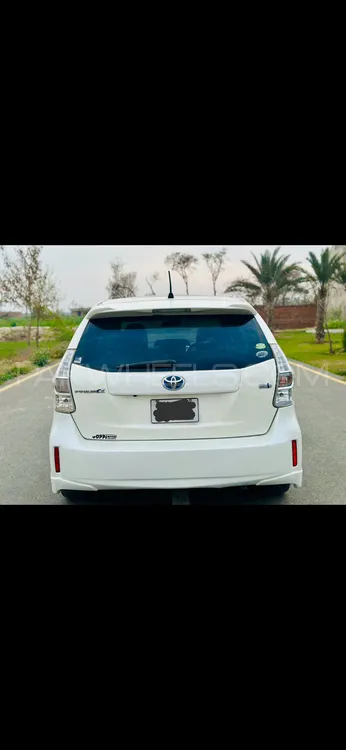 Toyota Prius Alpha 2012 for Sale in Faisalabad Image-1